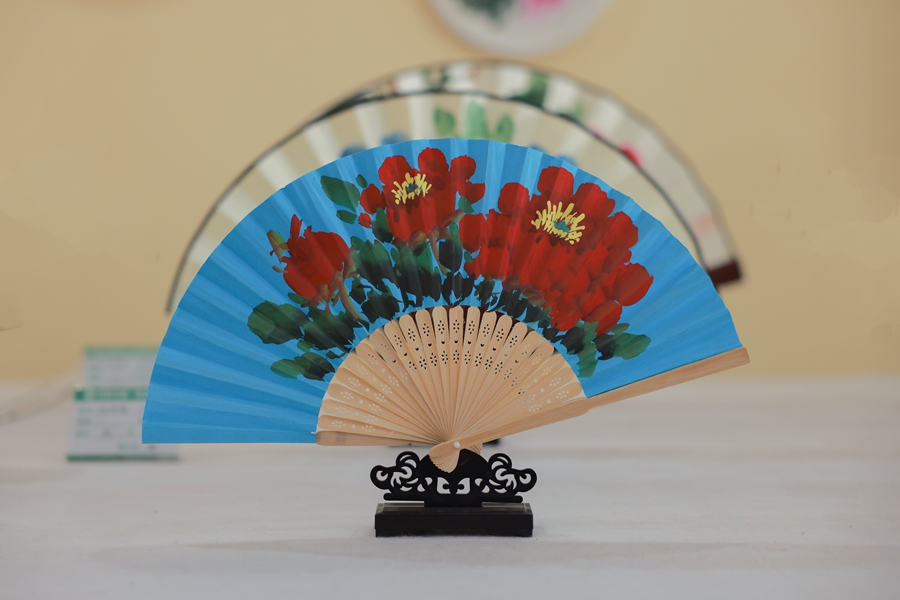 Farmers in central China's Henan Province 'paint' way to rural revitalization Farmers in central China's Henan Province 'paint' way to rural revitalization