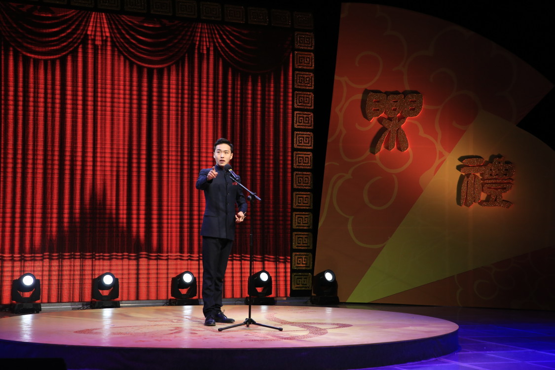 选手季运龙带来的表演 山东快书