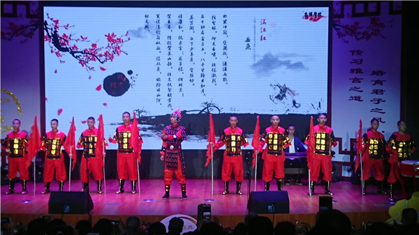 广东惠州惠博学校的同学们带来一首壮怀激烈的满江红。