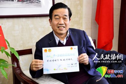 全国政协常委、中国书法家协会主席苏士澍写下：写好中国字，做好中国人。 李永鹏 摄