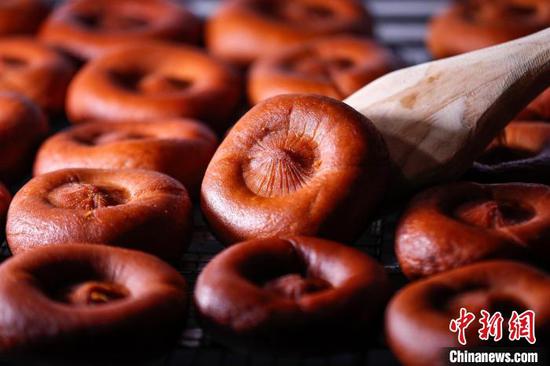 Photo taken on Jan. 16, 2024 shows Laba tofu made in Yi County of Huangshan City, Anhui Province. (Photo/China News Service)