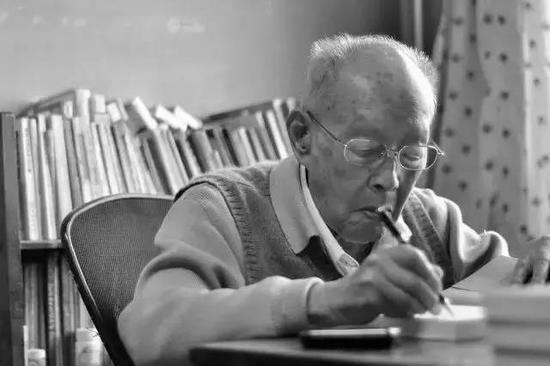 让说真话大师周有光的文化遗言化作文化遗产