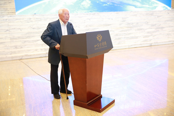 国家文物鉴定委员会副主任委员,故宫博物院研究院耿宝昌致辞