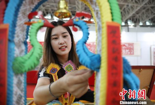 宁夏举办庆祝新中国成立70周年艺术作品展